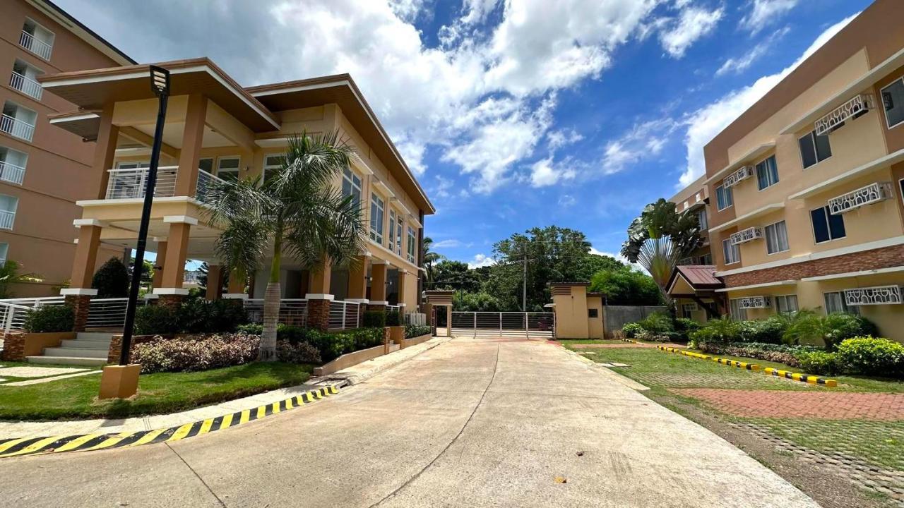 2 Bedroom And Studio Apartments With Private Pool And Gym In Vista Manors Verdant Puerto Princesa Екстериор снимка