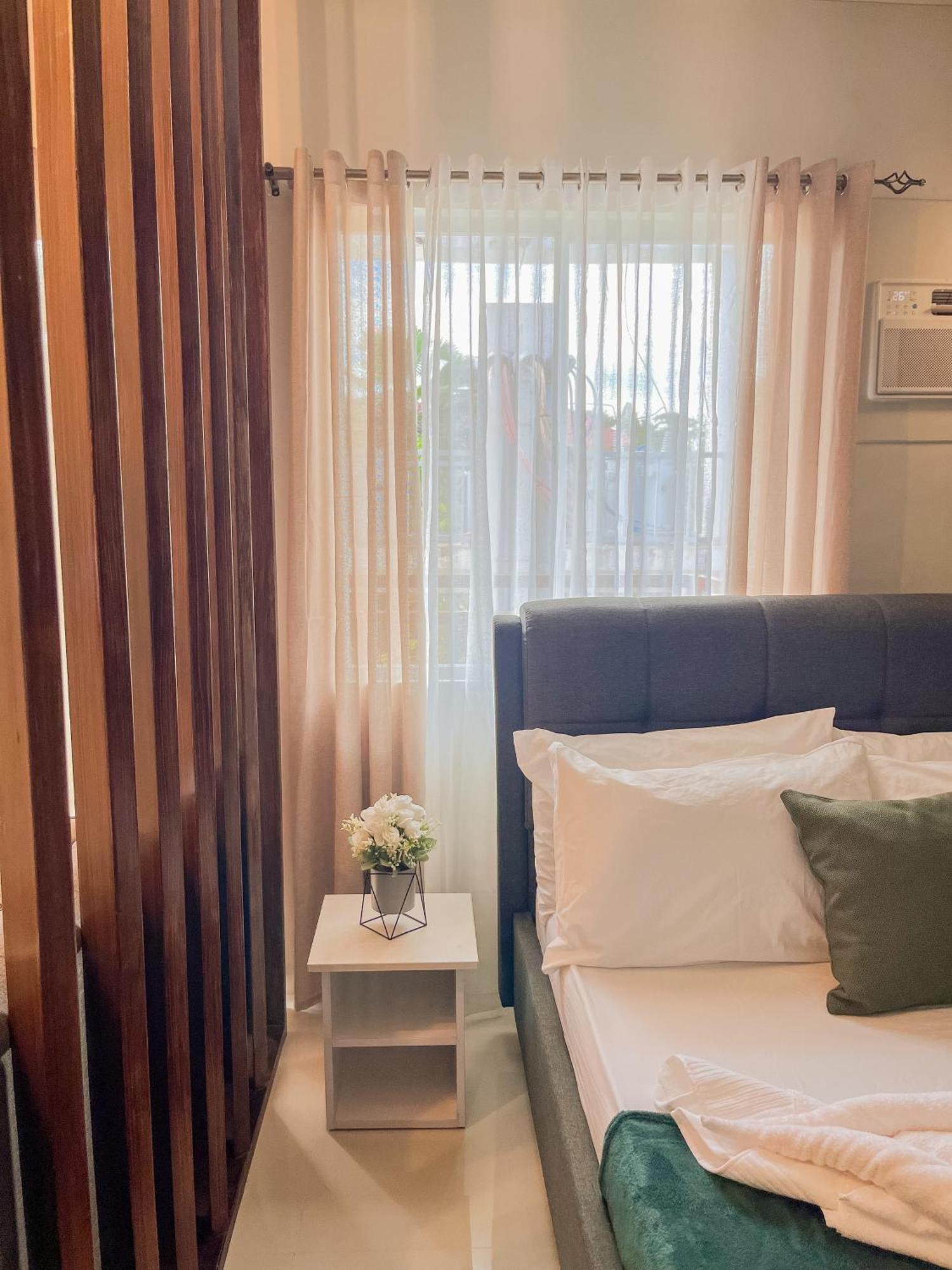 2 Bedroom And Studio Apartments With Private Pool And Gym In Vista Manors Verdant Puerto Princesa Екстериор снимка
