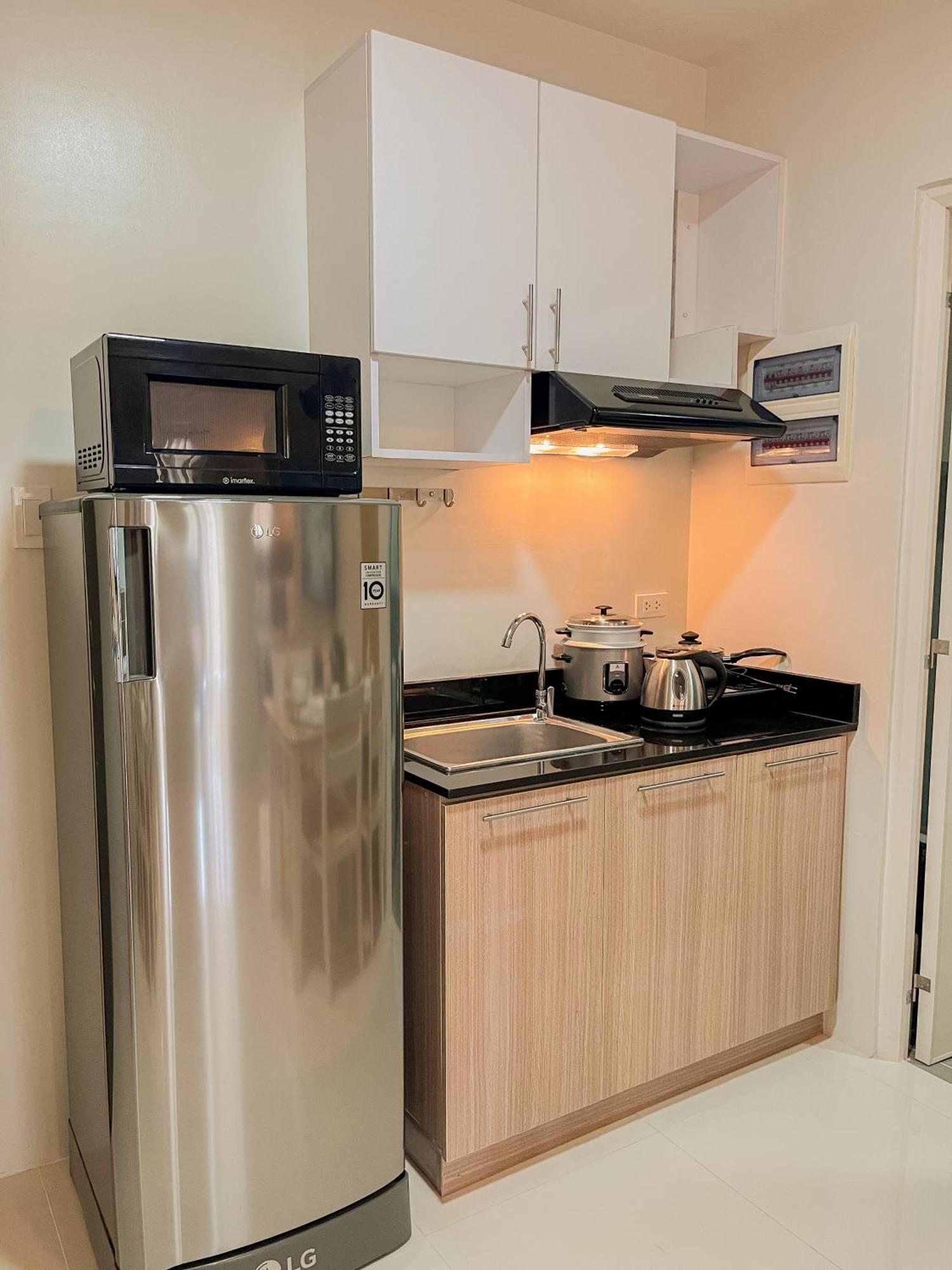 2 Bedroom And Studio Apartments With Private Pool And Gym In Vista Manors Verdant Puerto Princesa Екстериор снимка