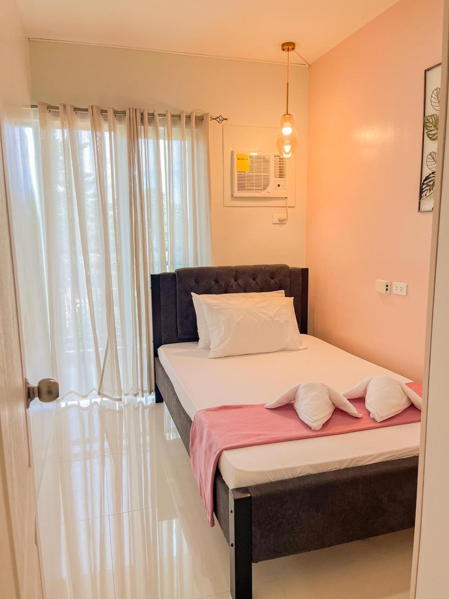 2 Bedroom And Studio Apartments With Private Pool And Gym In Vista Manors Verdant Puerto Princesa Екстериор снимка