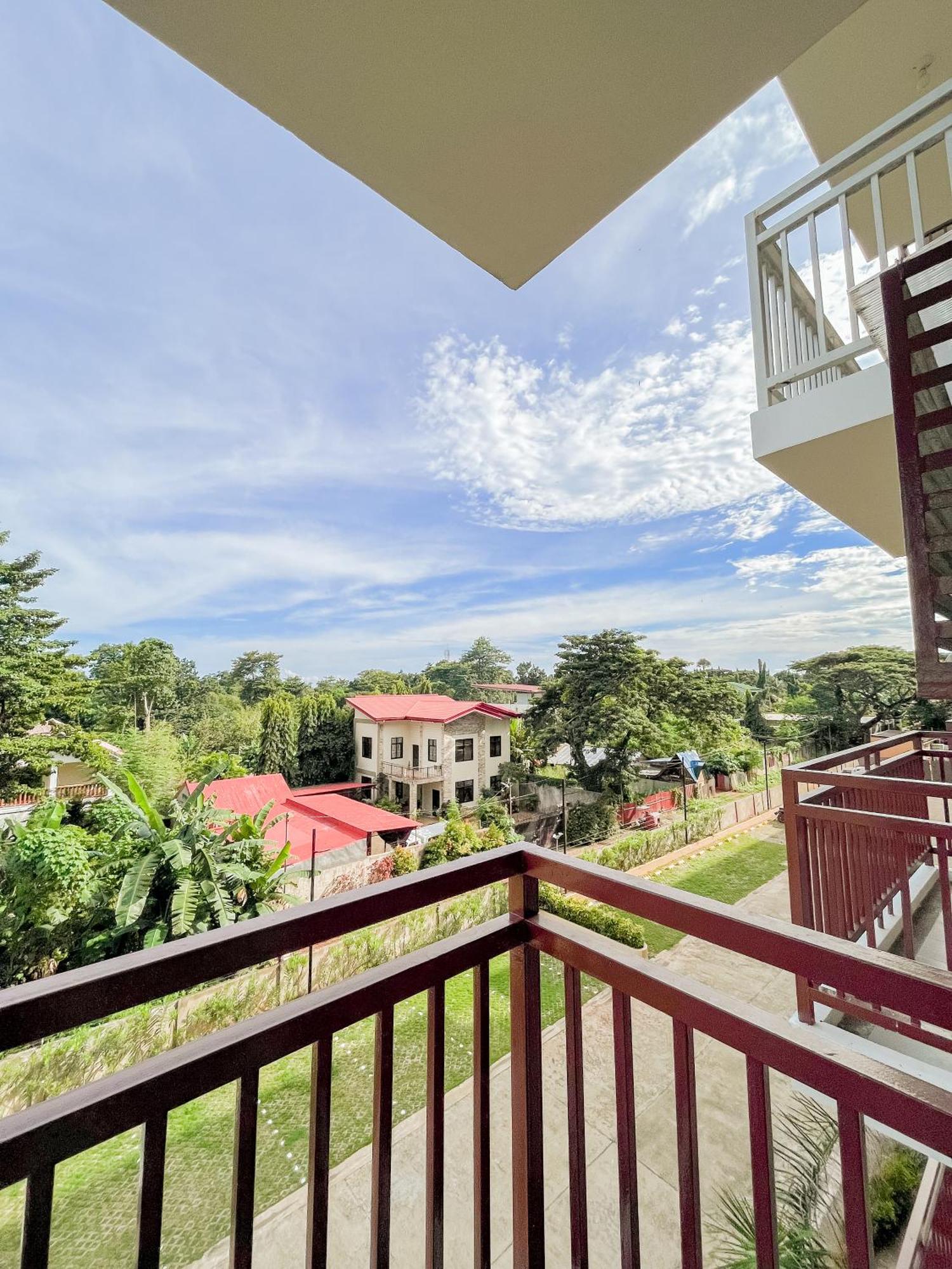 2 Bedroom And Studio Apartments With Private Pool And Gym In Vista Manors Verdant Puerto Princesa Екстериор снимка