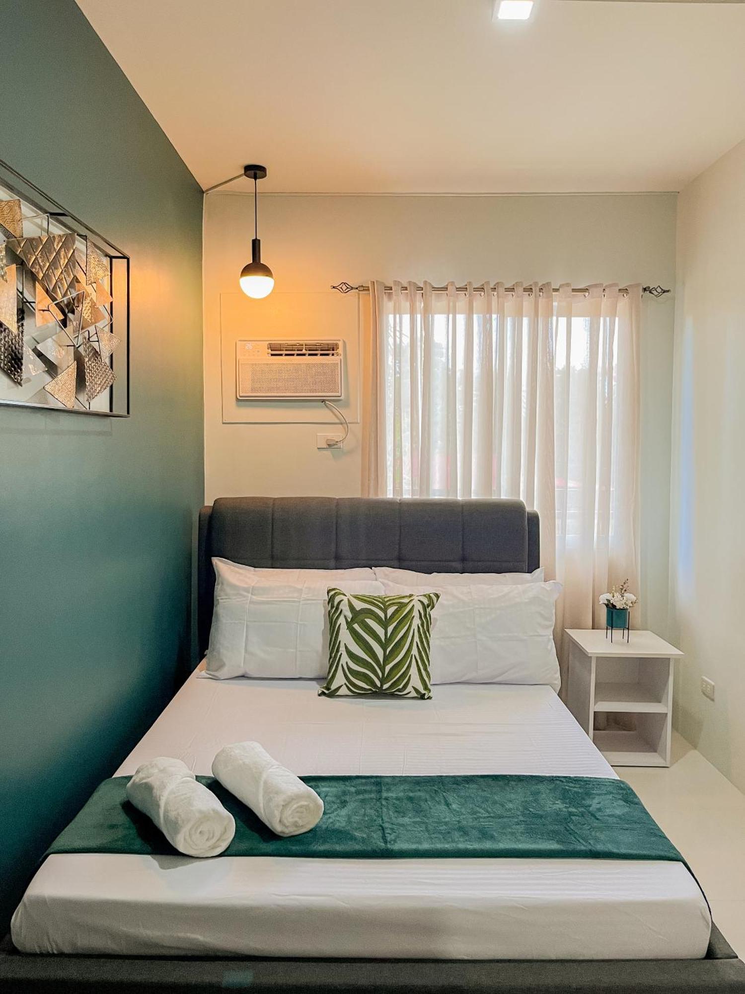 2 Bedroom And Studio Apartments With Private Pool And Gym In Vista Manors Verdant Puerto Princesa Екстериор снимка