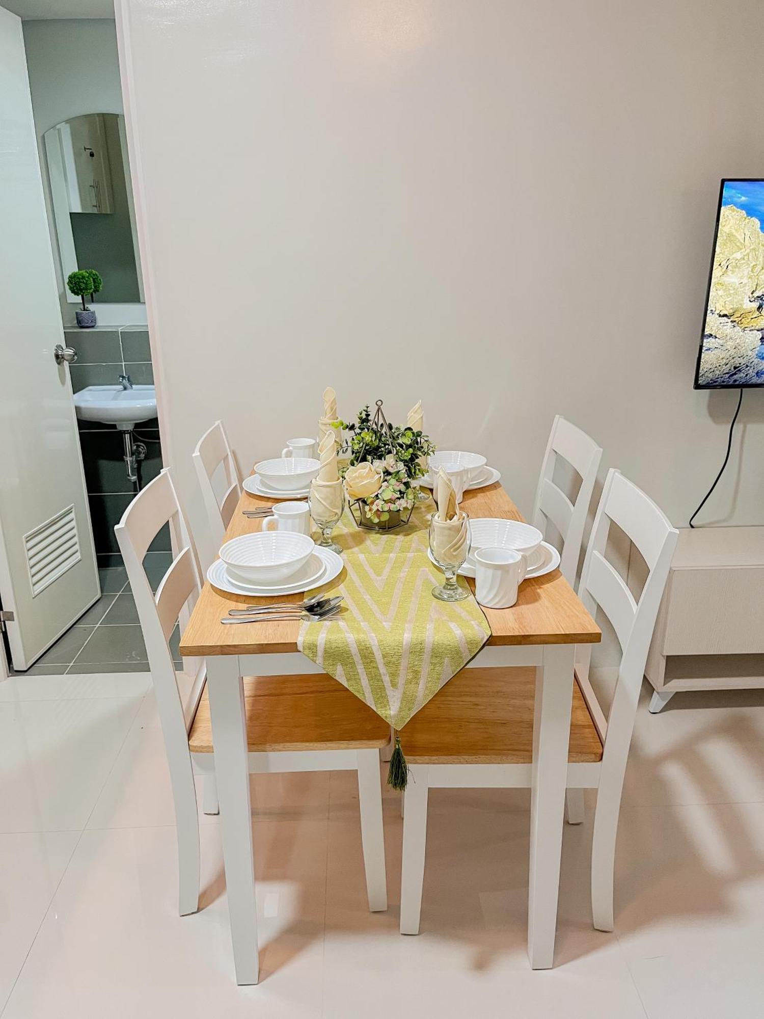 2 Bedroom And Studio Apartments With Private Pool And Gym In Vista Manors Verdant Puerto Princesa Екстериор снимка