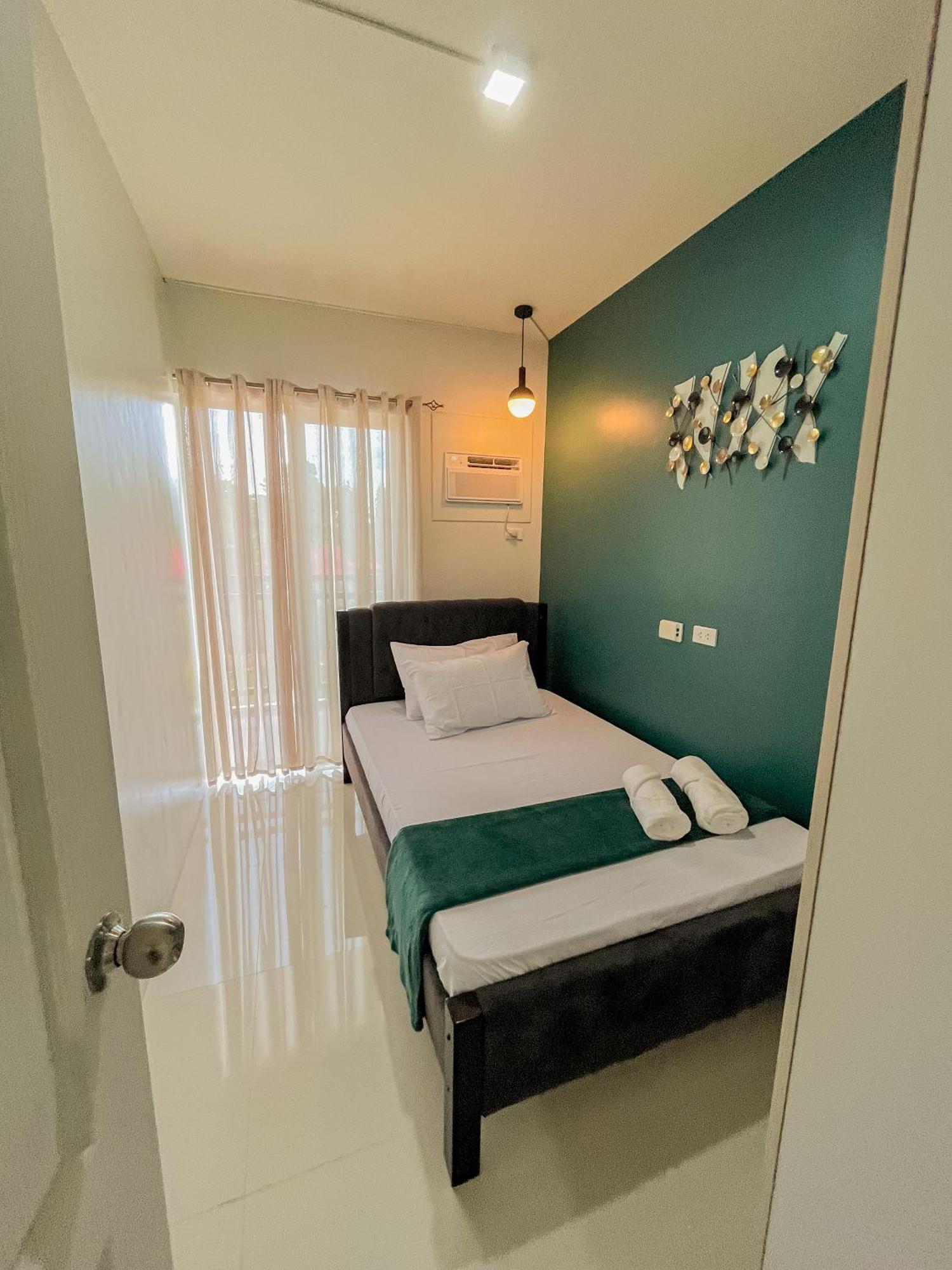 2 Bedroom And Studio Apartments With Private Pool And Gym In Vista Manors Verdant Puerto Princesa Екстериор снимка