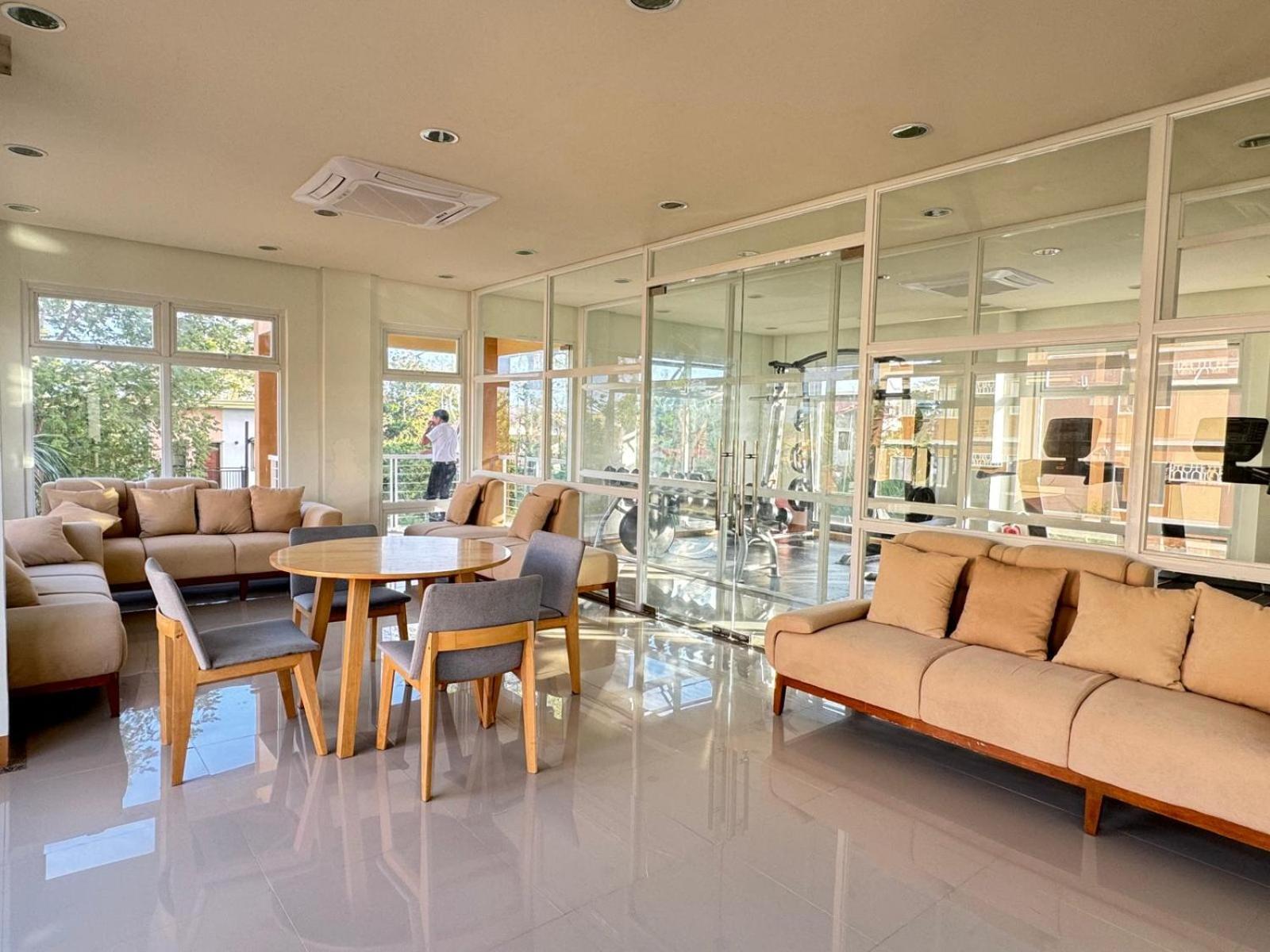 2 Bedroom And Studio Apartments With Private Pool And Gym In Vista Manors Verdant Puerto Princesa Екстериор снимка