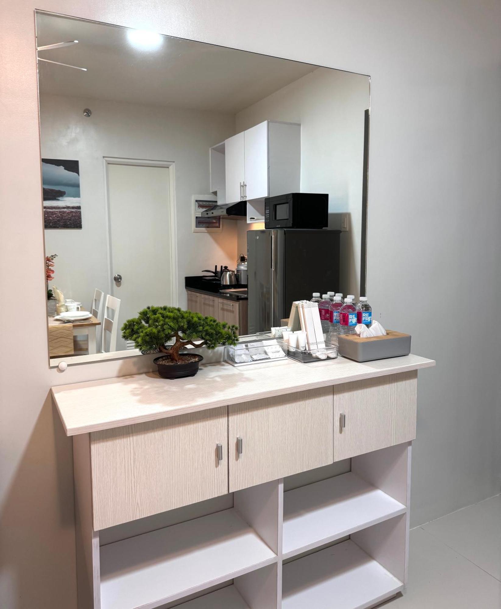 2 Bedroom And Studio Apartments With Private Pool And Gym In Vista Manors Verdant Puerto Princesa Екстериор снимка