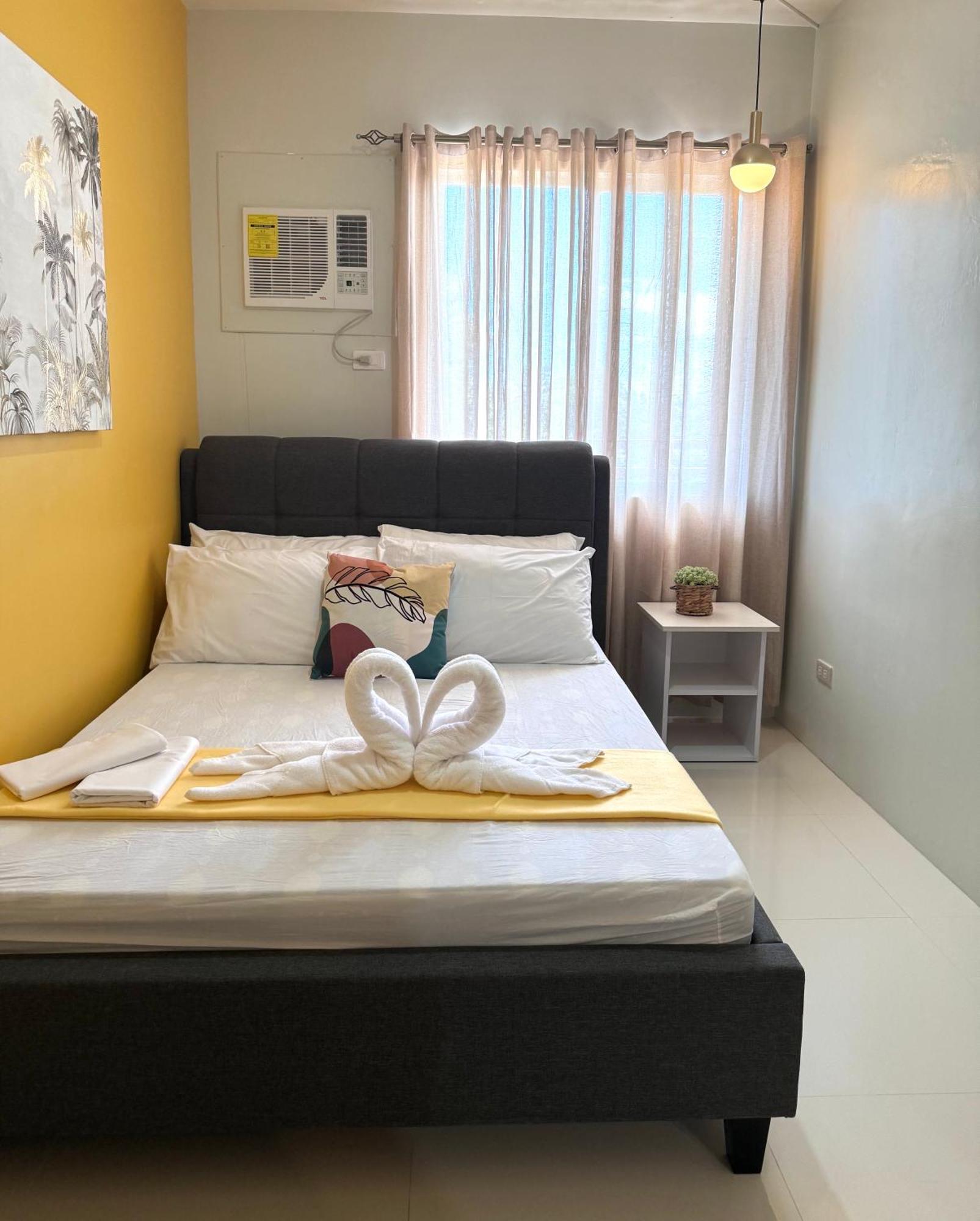 2 Bedroom And Studio Apartments With Private Pool And Gym In Vista Manors Verdant Puerto Princesa Екстериор снимка
